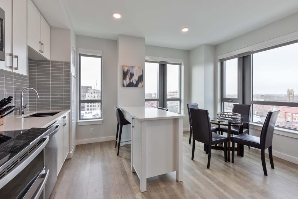 Spacious Apt Downtown Apartment in Quincy