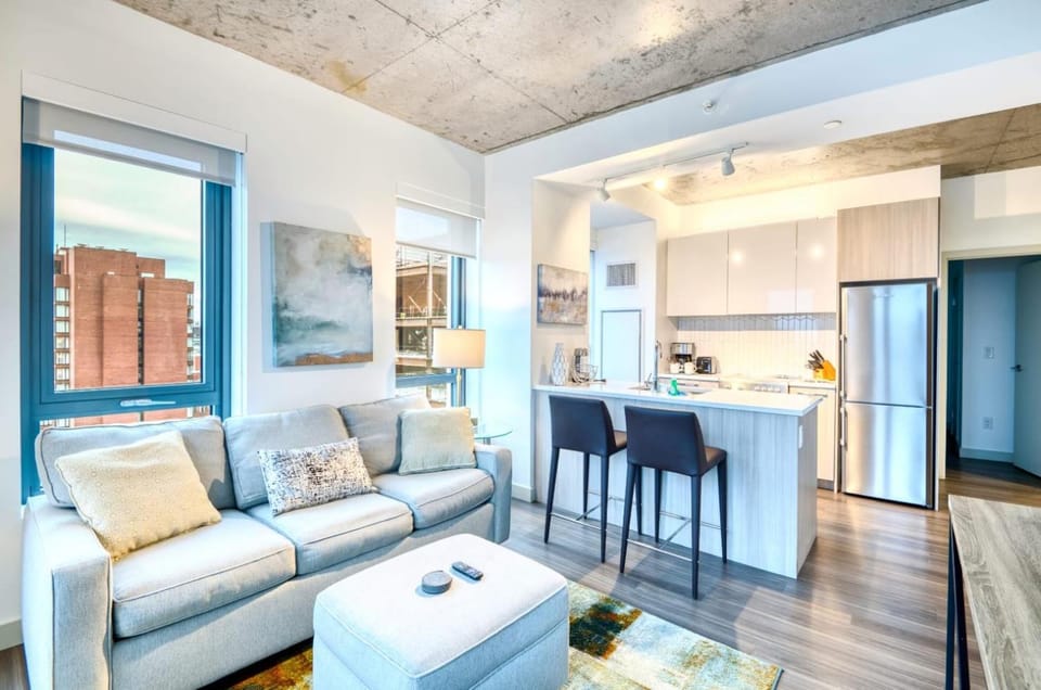 Kitchen or kitchenette, Living room, Seating area