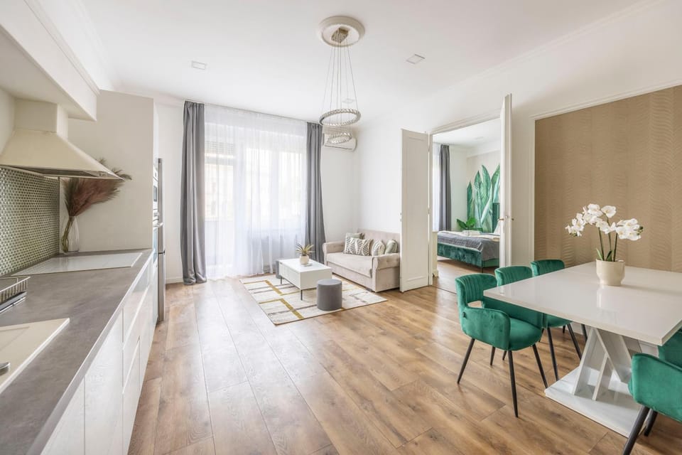 Bed, Kitchen or kitchenette, Living room, Photo of the whole room, Seating area, Dining area, Bedroom