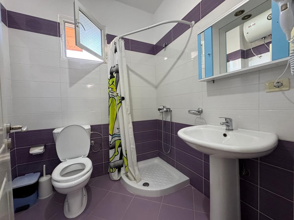 Shower, Toilet, Bathroom, towels