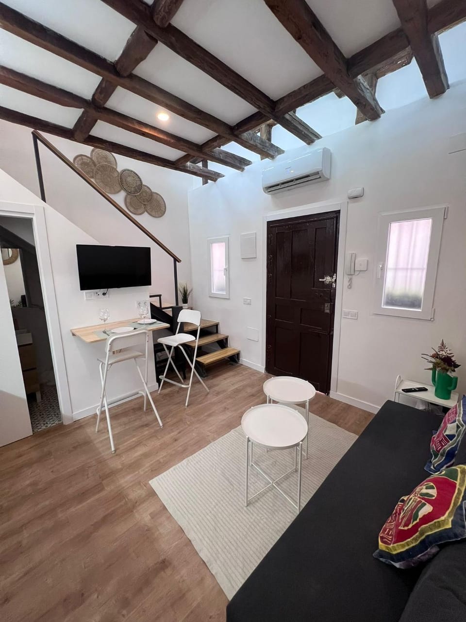 TV and multimedia, Living room, Dining area
