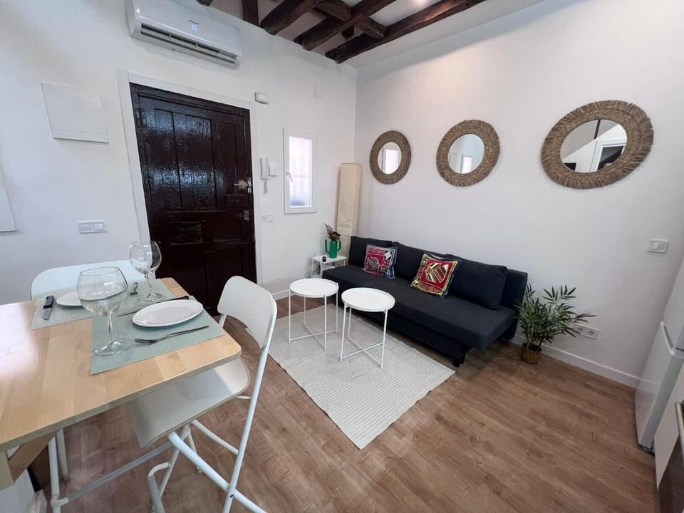 Living room, Seating area, Dining area, air conditioner