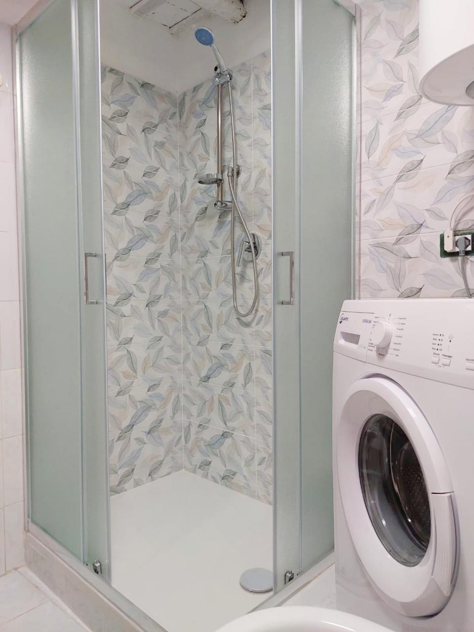Shower, Bathroom, washing machine