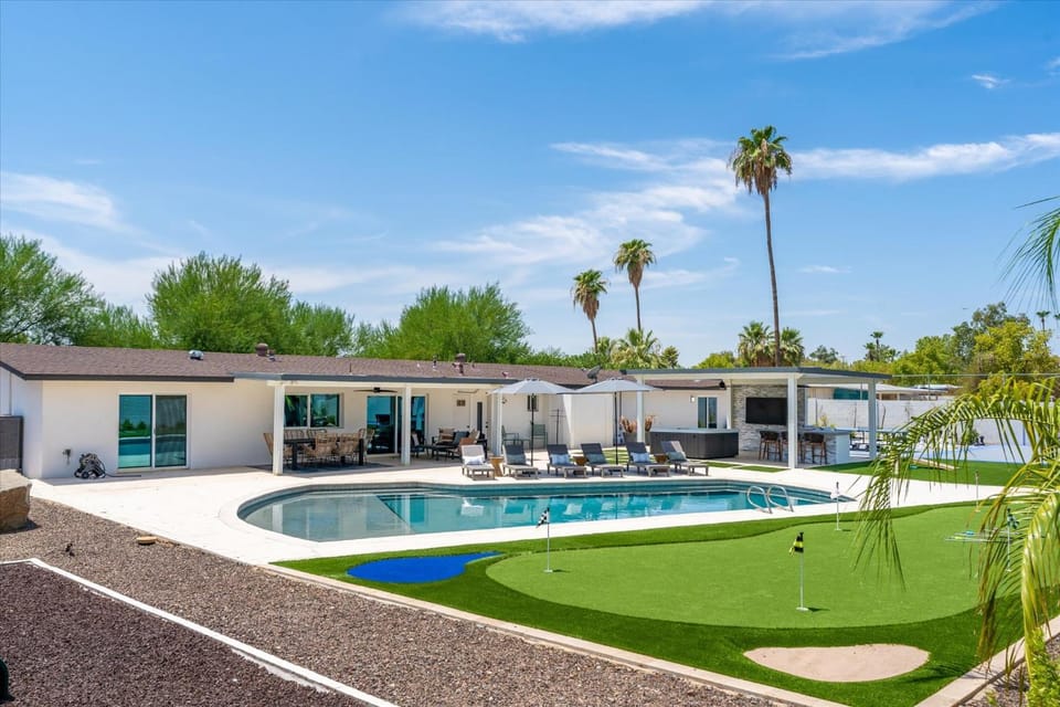 Sportscourt Pool Hot Tub Game Room Playground House in Scottsdale
