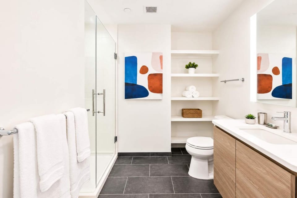 Bright Apt Downtown Seaport Apartment in South Boston