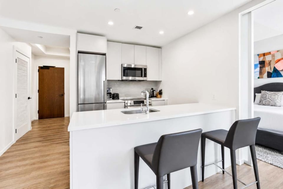 Bright Apt Downtown Seaport Apartment in South Boston