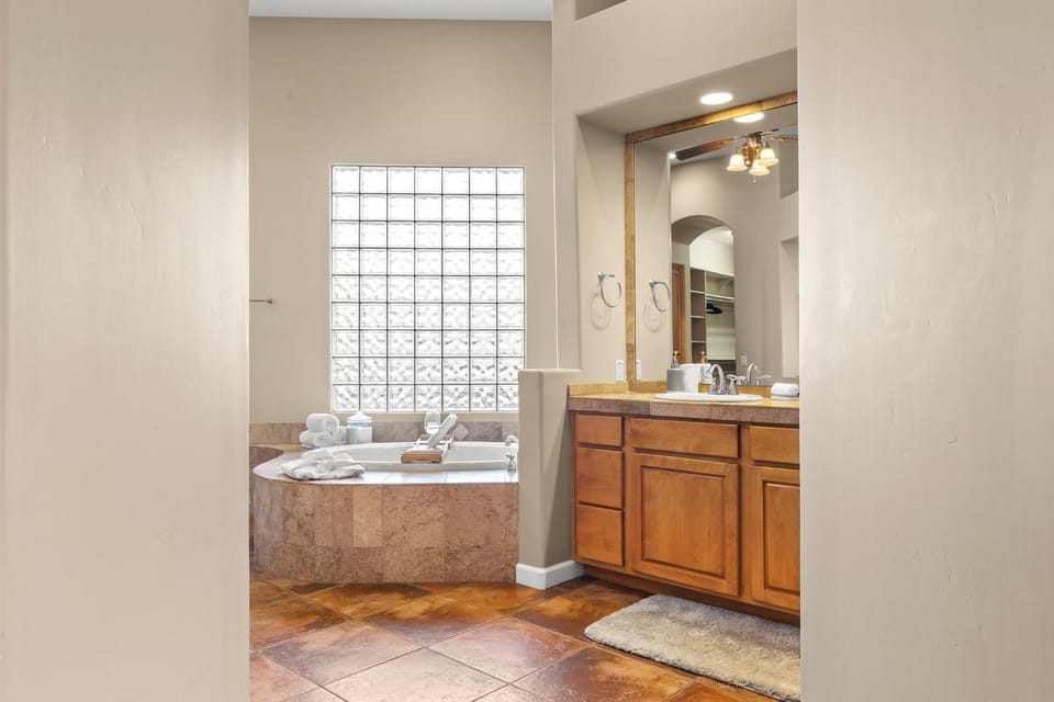 The Debonair Derby by PaseoHomesAZ with Heated Pool House in Pinnacle Peak
