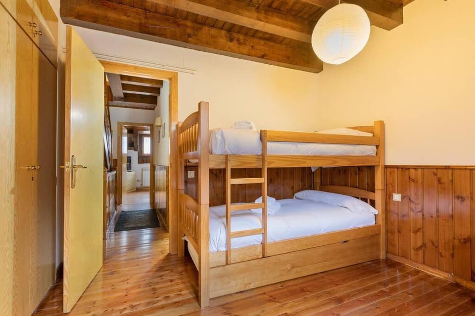 Photo of the whole room, Bedroom, bunk bed, wardrobe