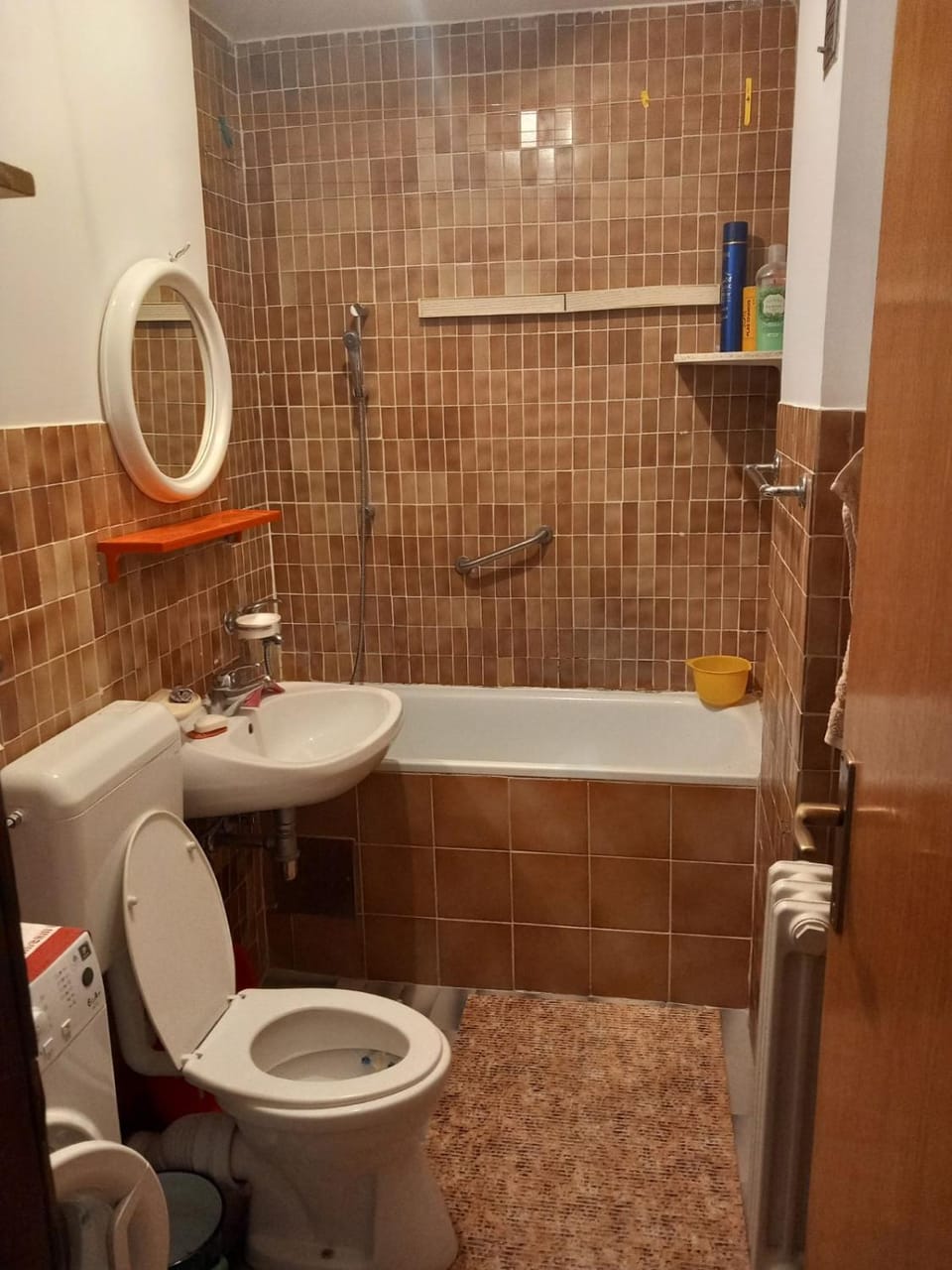 Shower, Toilet, Bathroom, Bath, towels