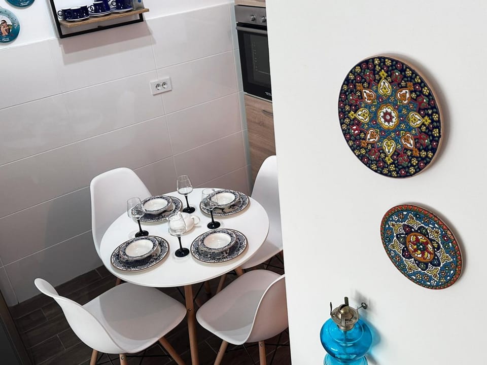 Dining area, kitchen