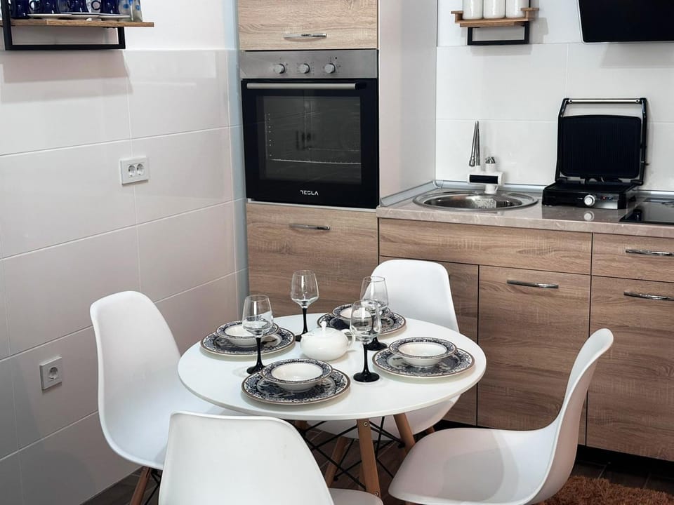 Dining area, kitchen