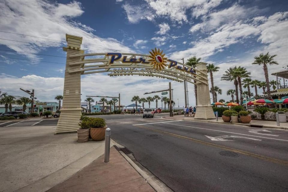 Amazing Sunsets1BRBunks 2 Bath Steps to Pier Park Guest Favorite Apartment in Panama City Beach