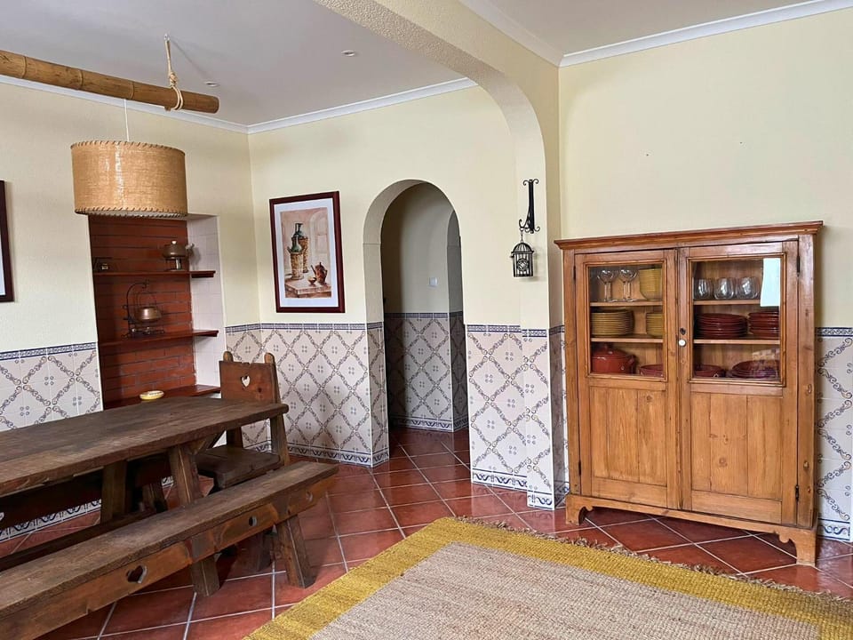 Seating area, Dining area