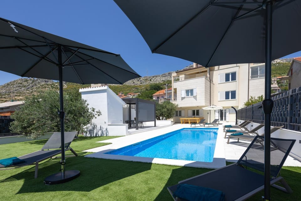 Property building, Patio, Swimming pool, sunbed