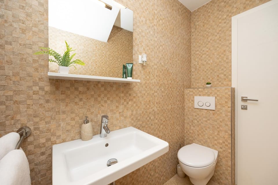 Bathroom, towels
