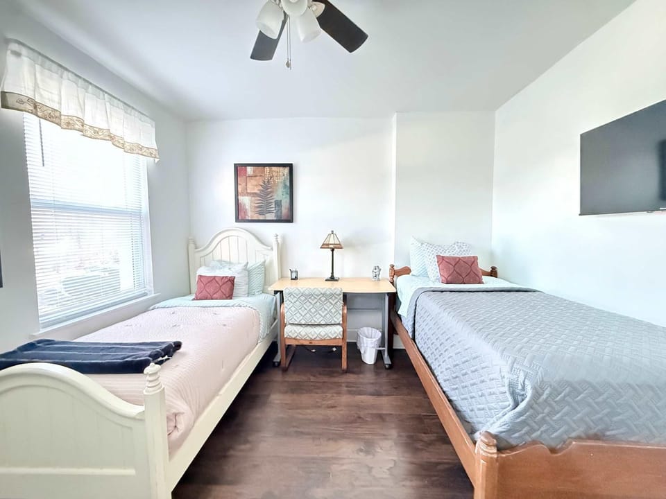 Cozy spacious family home near Carytown fully fenced House in Richmond