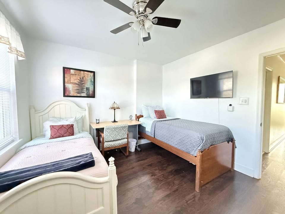 Cozy spacious family home near Carytown fully fenced House in Richmond