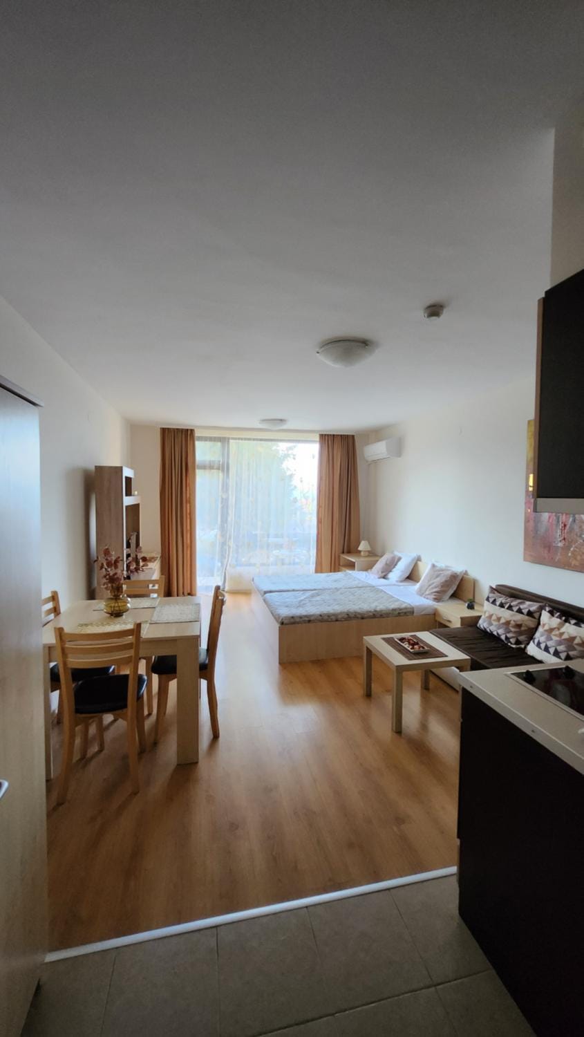 Kitchen or kitchenette, Seating area, Dining area, Bedroom