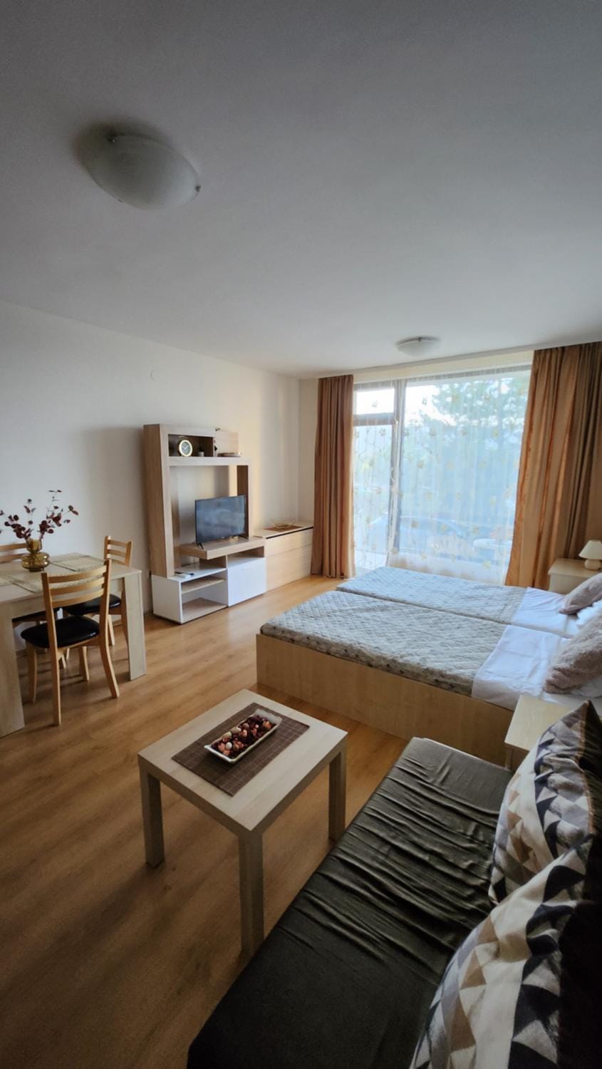 Bed, TV and multimedia, Living room, Dining area, Bedroom