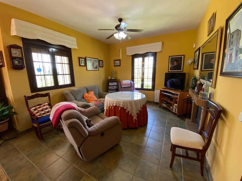 TV and multimedia, Living room, Seating area, fireplace
