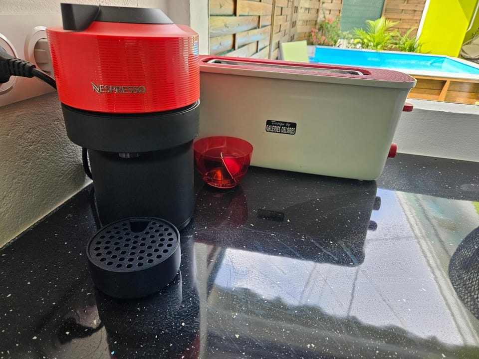 Coffee/tea facilities, toaster