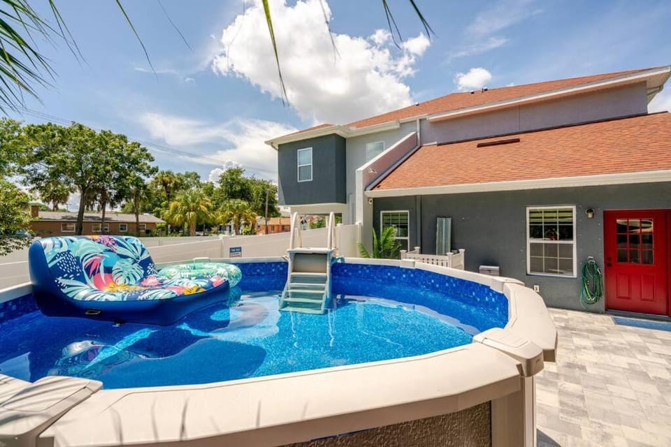 4 Bedroom House Near Downtown Tampa Sleeps 12 Pool Private Patio Pet Friendly House in Tampa