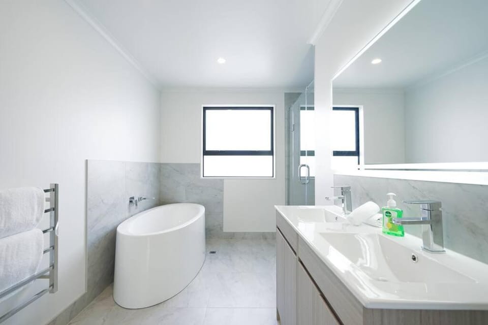 Riverview Retreat-4 bedrooms Brand New House In Hamilton House in Hamilton