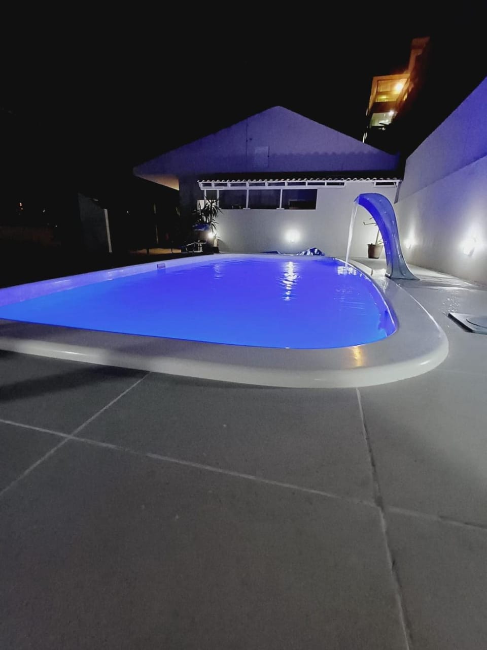 Casa de três dormitórios com piscina, 30 mt da praia House in Florianopolis