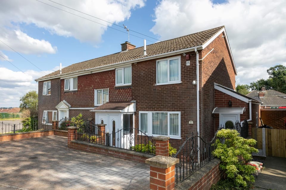 Wickersley House, Rotherham for contractors & Families, free parking, wifi Apartment in England