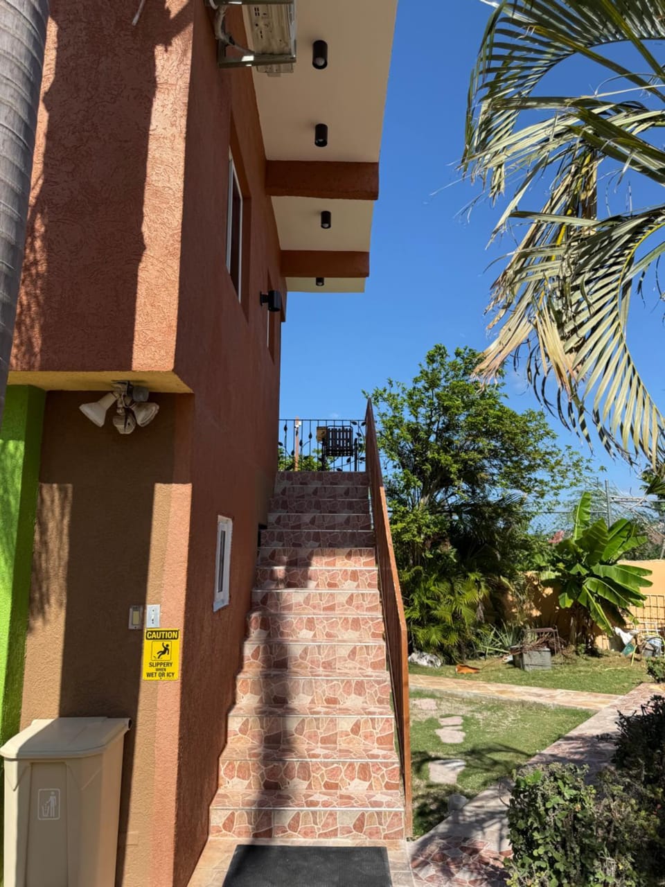 Montego Bay, Ironshore Luxury Studio BLUE ROOM Apartment in Montego Bay
