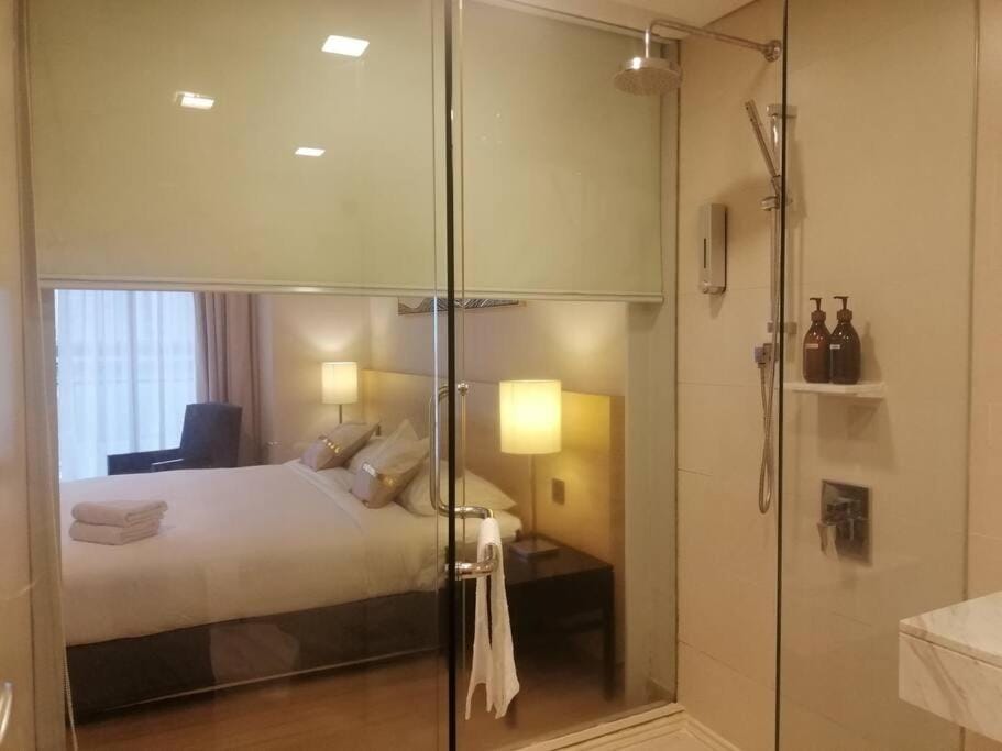 Bathroom, Bedroom, towels