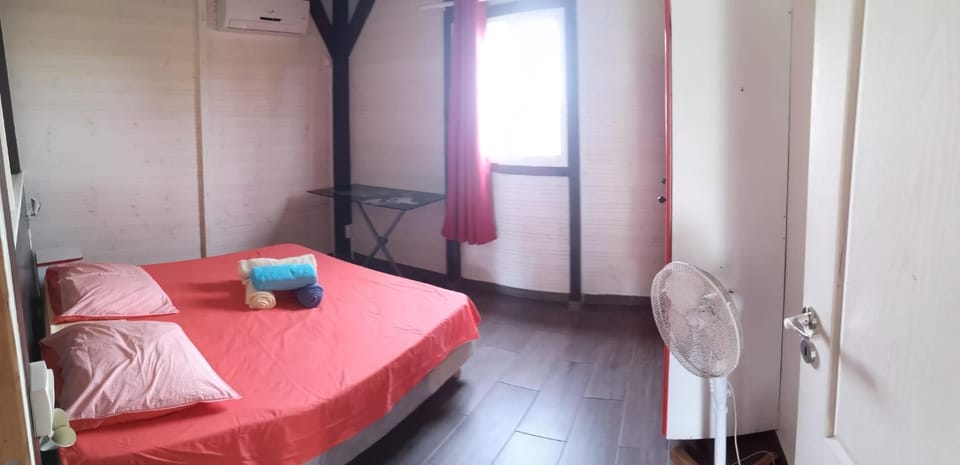 Property building, Bed, Bedroom