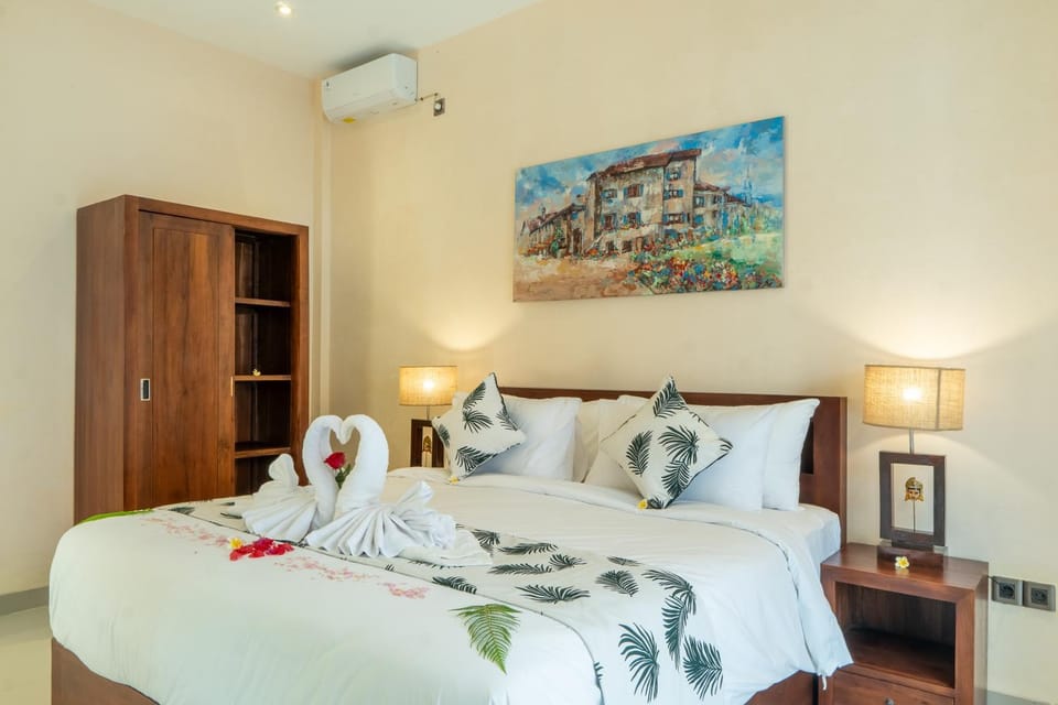 Bed, Photo of the whole room, Bedroom, towels, air conditioner