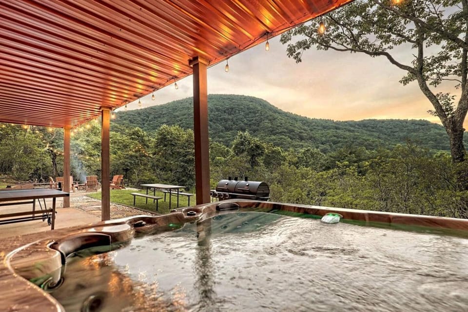 Serene Mountain Retreat Near Helen House in White County