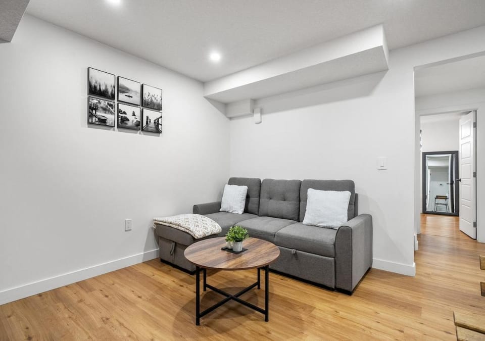 Bed, Living room