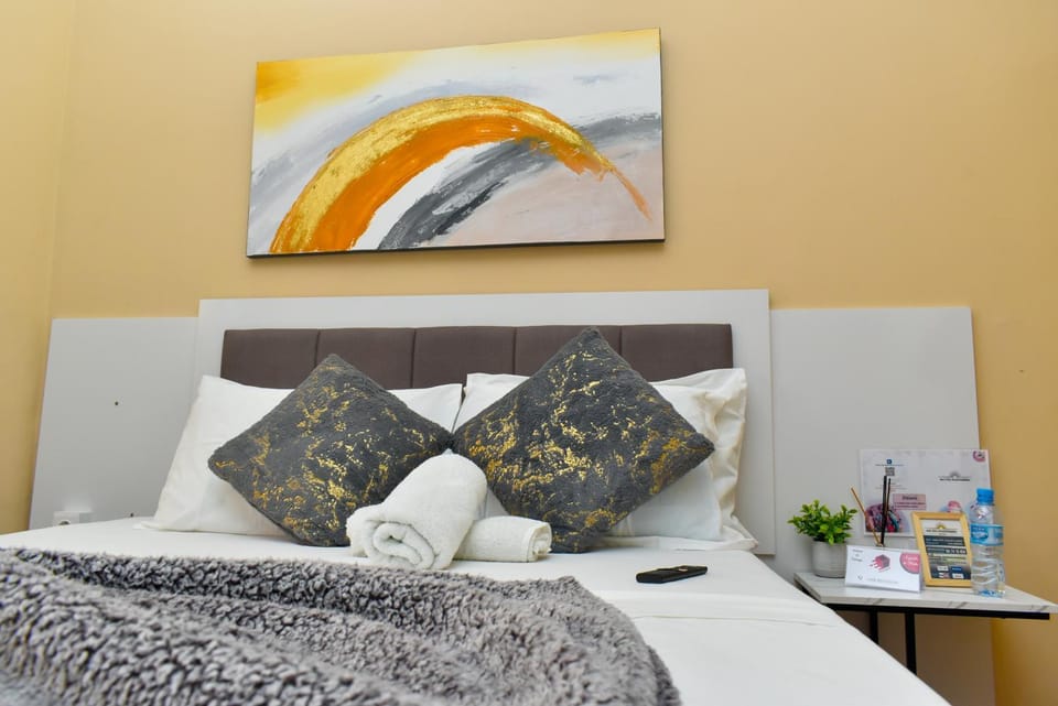 Bed, Decorative detail, towels