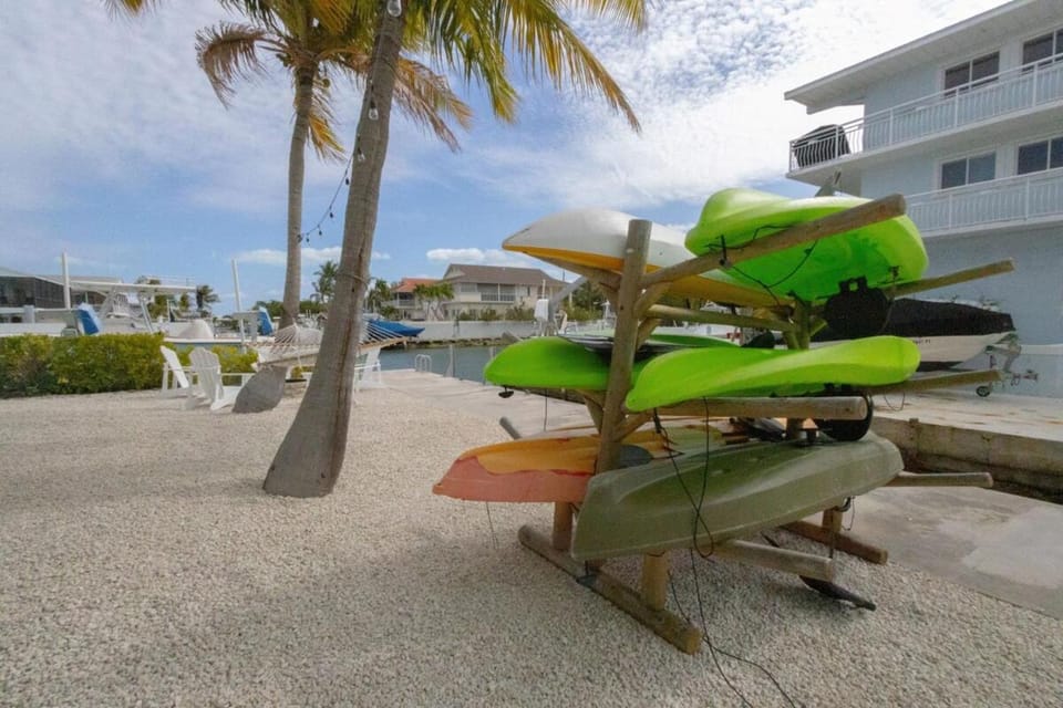 Ocean Shores Villa 1 in Key Largo with pool & boat slip Apartment in Key Largo