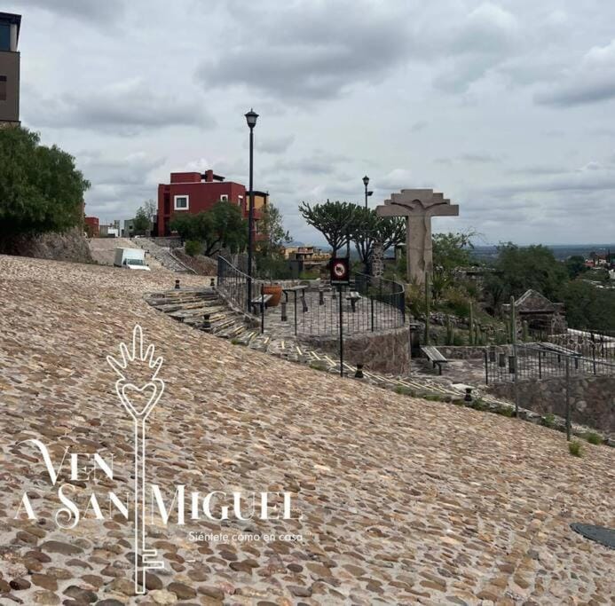 Charming No Stairs Near DT Security Pool Parking Apartment in San Miguel de Allende