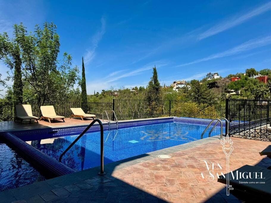 Day, Natural landscape, Pool view, Swimming pool, sunbed