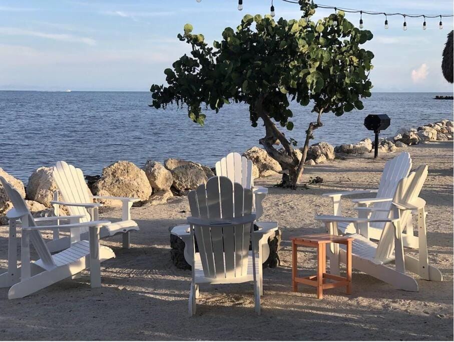 KAWAMA N2 in Key Largo, Beach, Lagoon, Pools, Tennis, Free Bikes and Canoes House in Key Largo