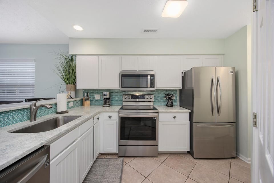 Stylish 8-Person Golf Condo in Pawleys Island, Off-Season Stay Apartment in South Carolina