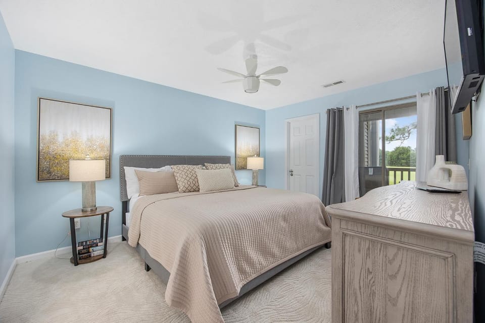 Stylish 8-Person Golf Condo in Pawleys Island, Off-Season Stay Apartment in South Carolina