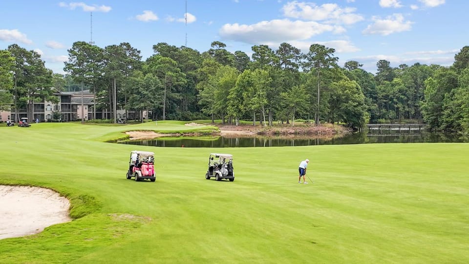 Stylish 8-Person Golf Condo in Pawleys Island, Off-Season Stay Apartment in South Carolina