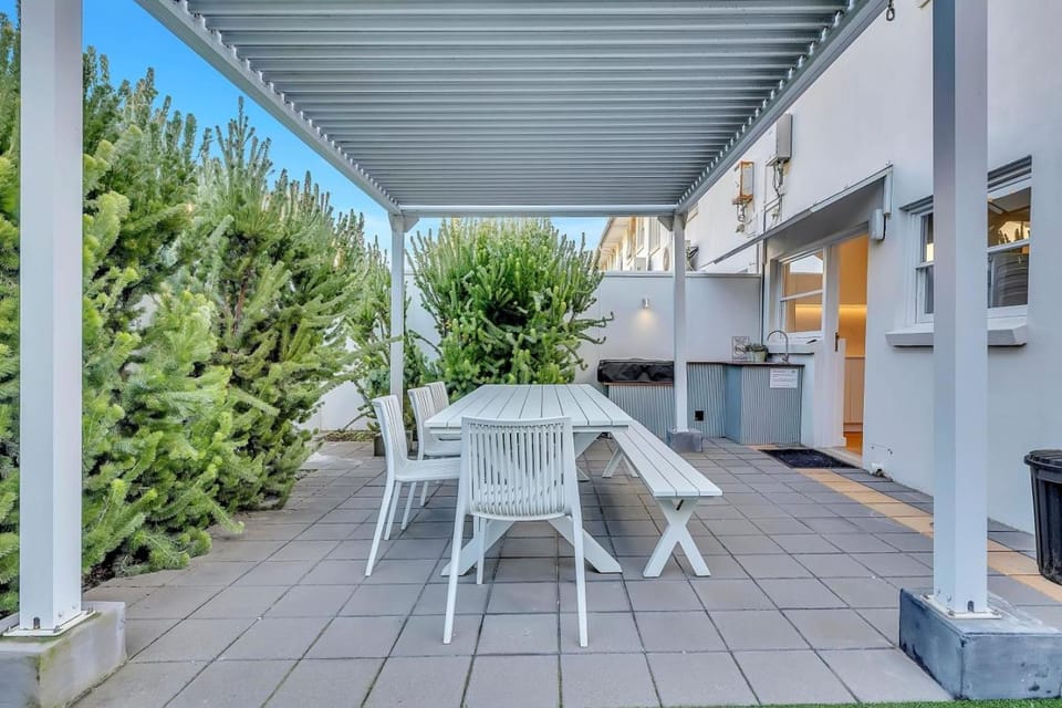 Sunset Sands on Esplanade By Host Solutions House in Adelaide