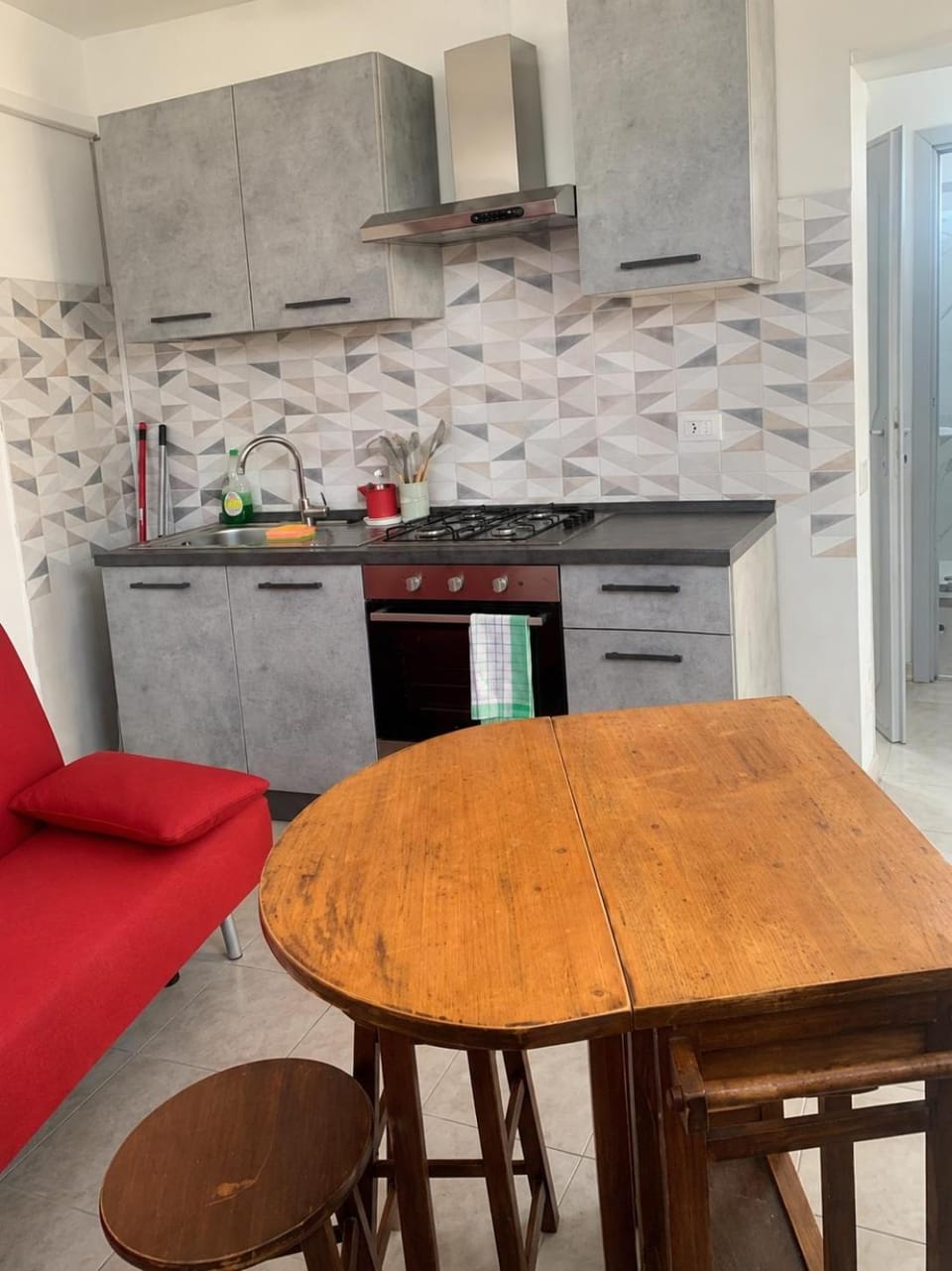 Kitchen or kitchenette, Living room, Seating area, Dining area, pet friendly, stove