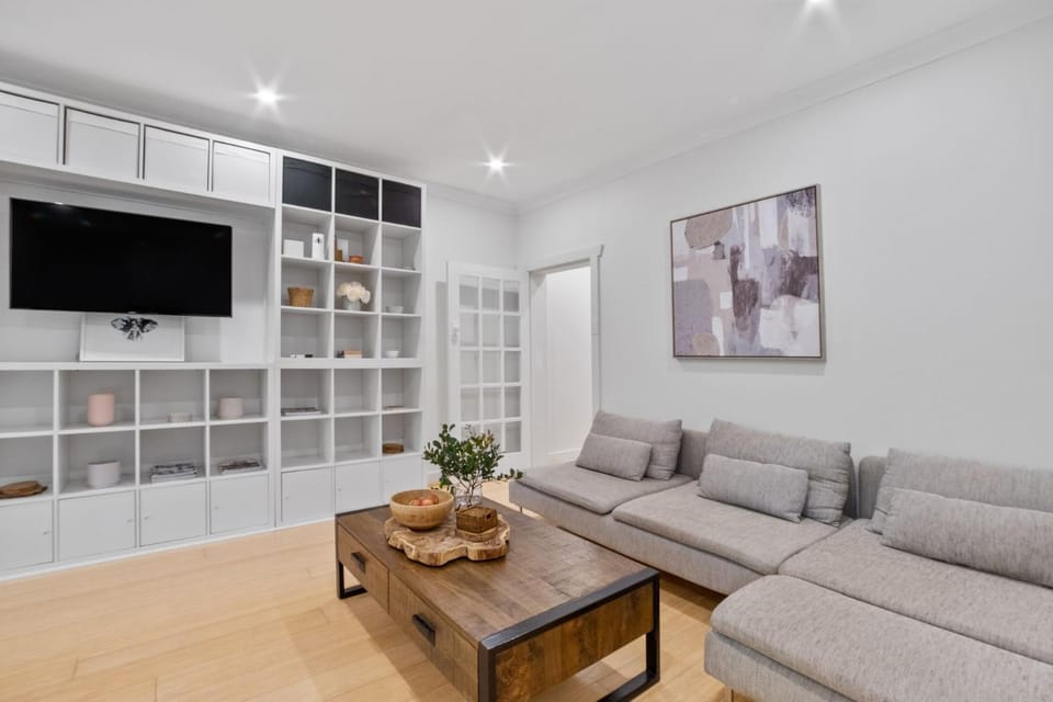 Pet-Friendly Home Just Minutes from Bondi Beach Apartment in Sydney
