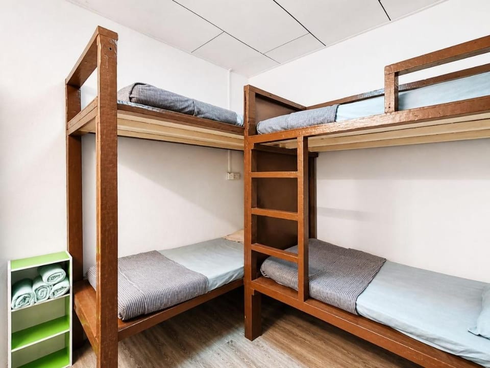 Bedroom, bunk bed