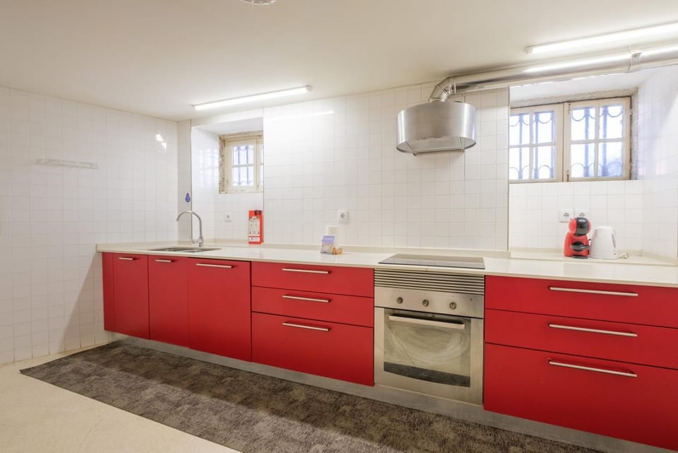 GuestReady - Historic Courtyard Townhouse House in Porto