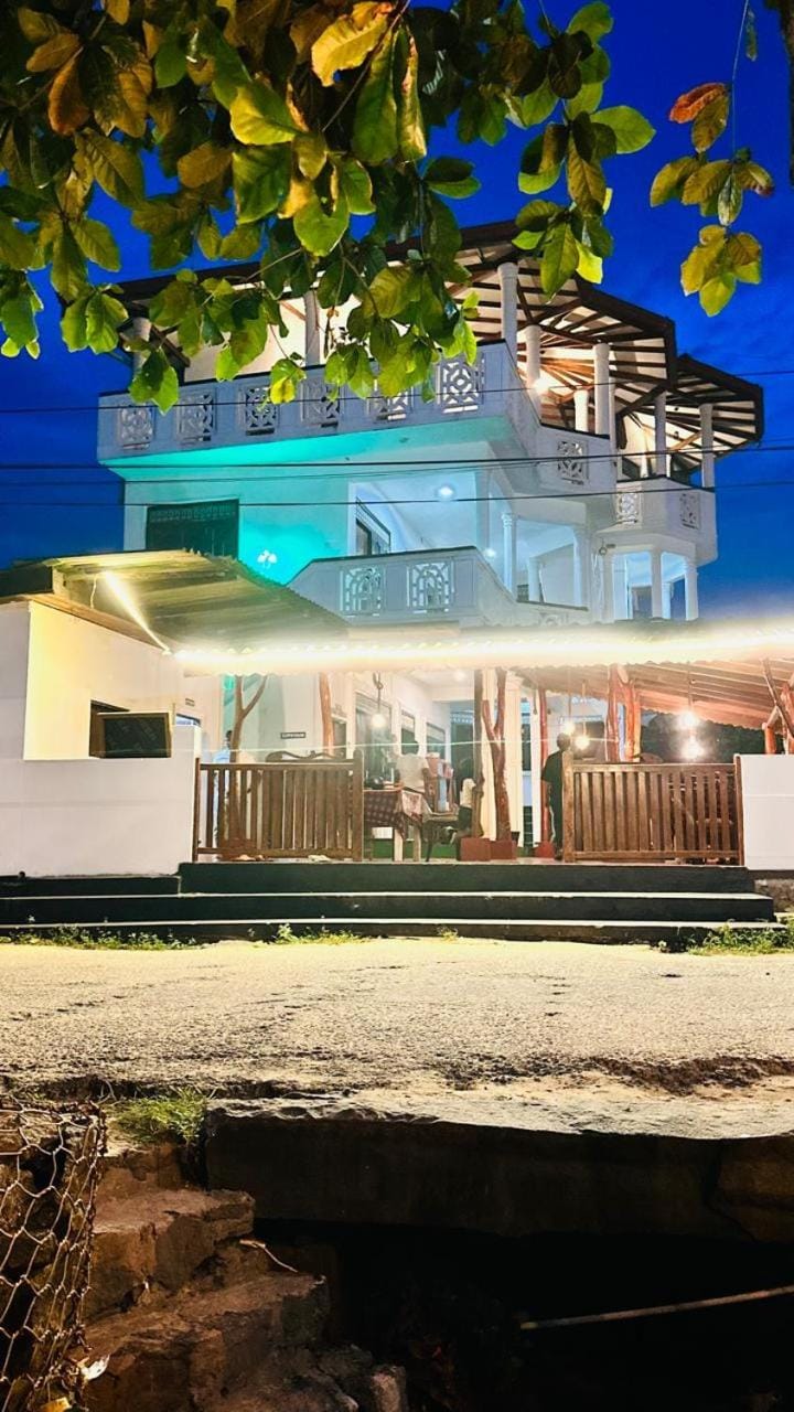 7 Waves Hotel Hotel in Tangalle