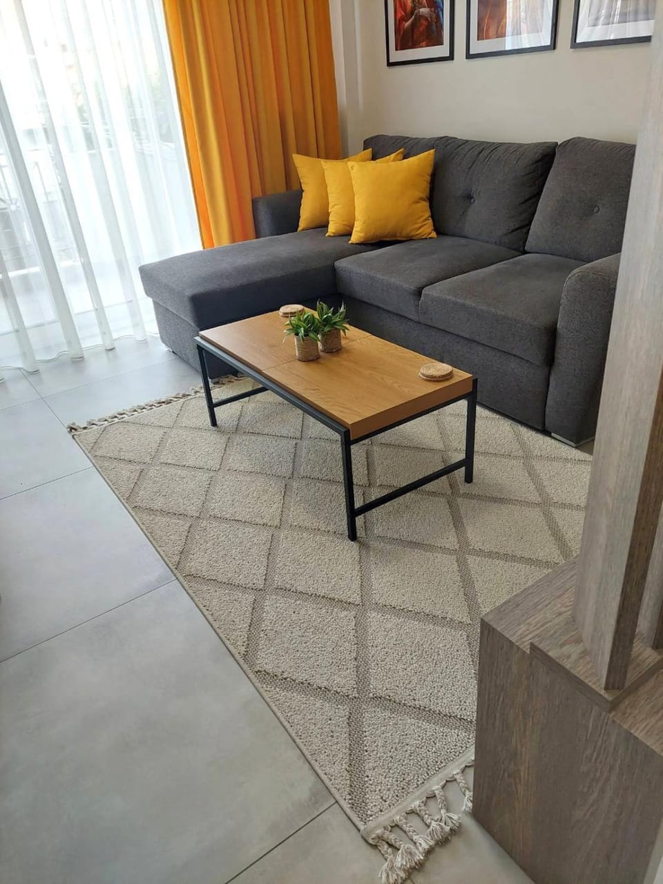 Living room, Seating area